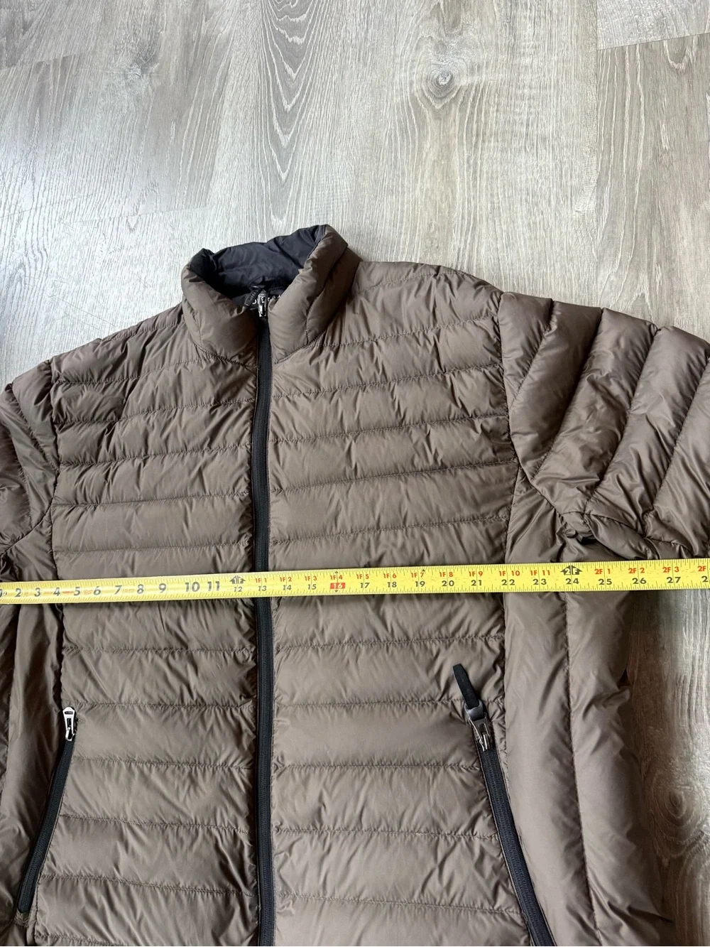 Cole Haan Men's Quilted Premium Duck Down lightweight Puffer Jacket Taupe brown